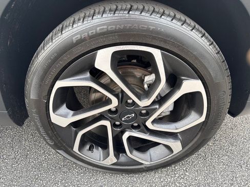 Used 2025 Chevrolet Trax RS w/ Sunroof Package FWD image 9