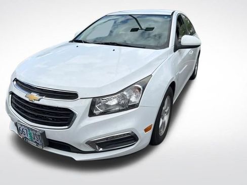 Used 2016 Chevrolet Cruze LT FWD image 2