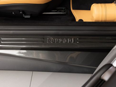 Used 2019 Ferrari Portofino RWD image 74