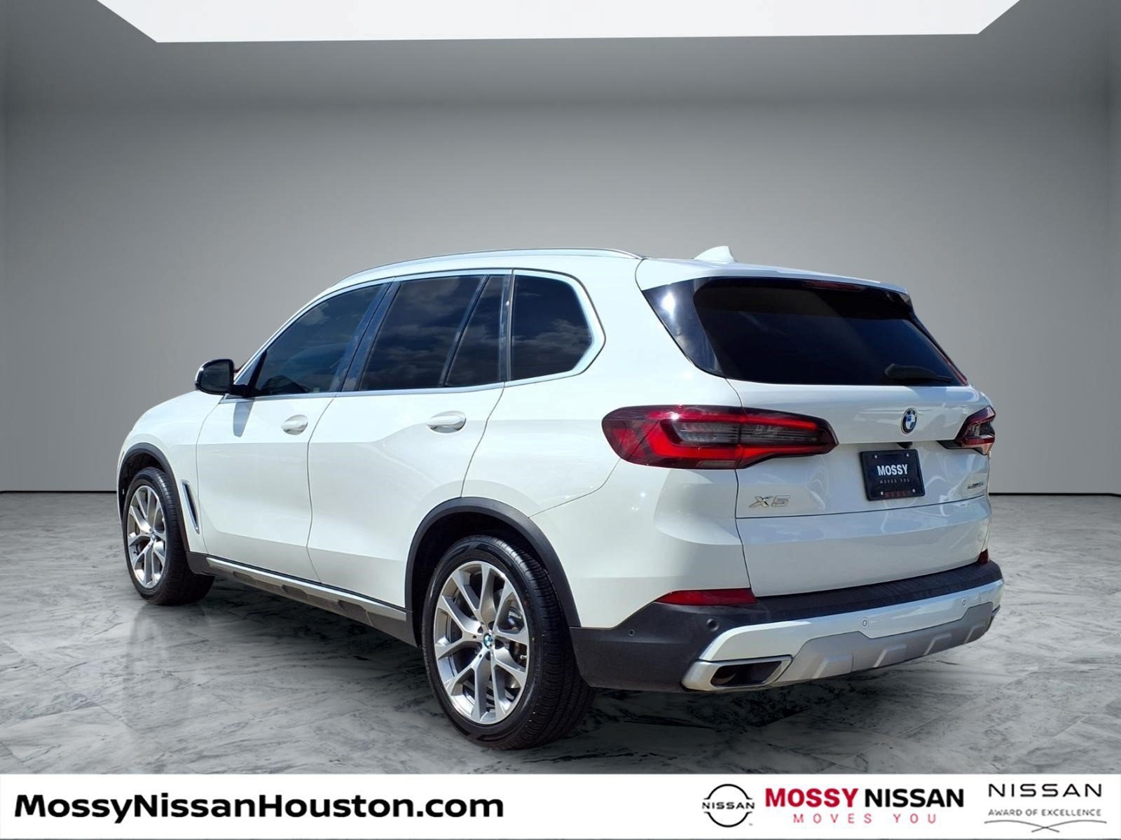 Used 2022 BMW X5 sDrive40i w/ Premium Package RWD image 2
