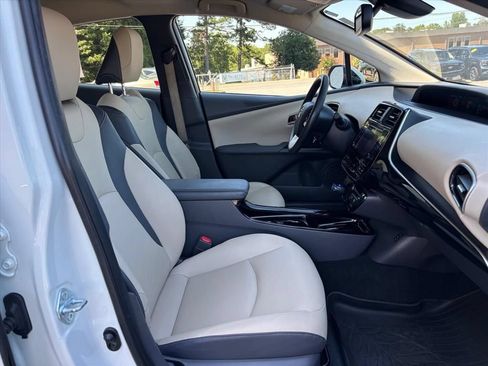 Used 2017 Toyota Prius Four FWD image 12