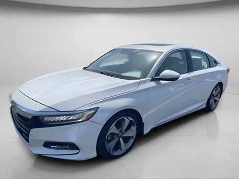 Used 2019 Honda Accord Touring image 2