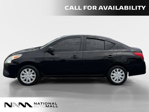 Used 2015 Nissan Versa S FWD image 2
