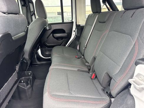 Used 2025 Jeep Wrangler Unlimited Rubicon AWD/4WD image 7
