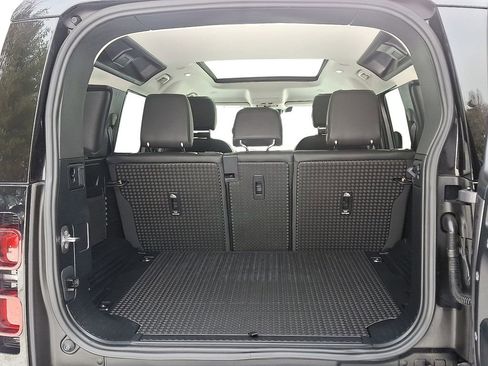Used 2024 Land Rover Defender 110 S image 29