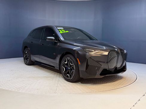 Used 2024 BMW iX xDrive50 w/ Sport Package AWD/4WD image 7