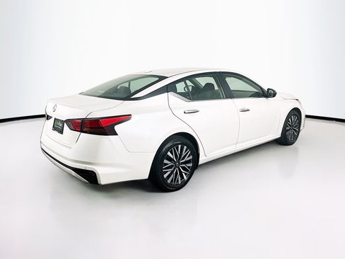 Used 2025 Nissan Altima 2.5 SV FWD image 9