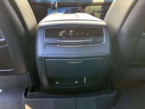 Used 2022 Cadillac Escalade Luxury image 16