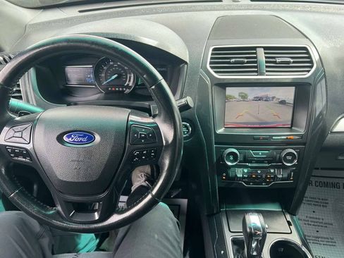 Used 2016 Ford Explorer XLT w/ Equipment Group 201A AWD/4WD image 12