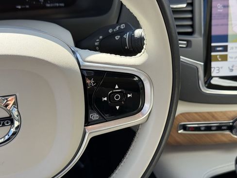 Certified 2022 Volvo XC90 T6 Momentum w/ Climate Package image 24