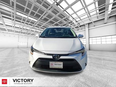 Used 2026 Toyota Corolla LE image 8