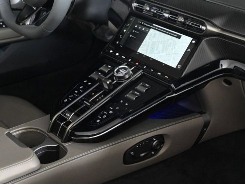 Used 2026 Aston Martin V8 Vantage S image 22