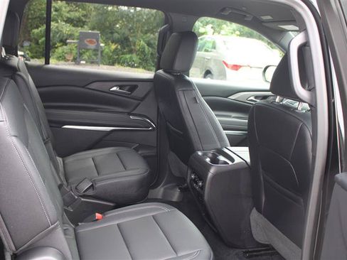 Used 2026 Chevrolet Traverse LT FWD image 12