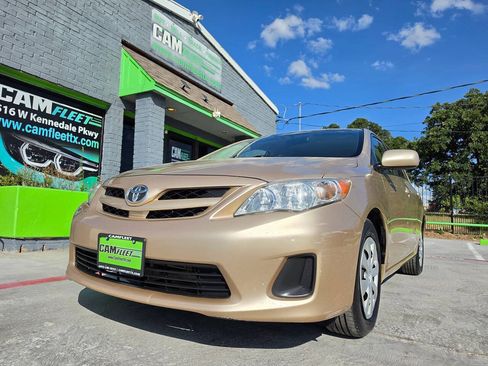 Used 2011 Toyota Corolla LE FWD image 2