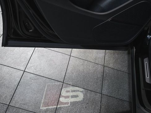 Used 2024 Audi SQ8 Prestige w/ Prestige Package image 17