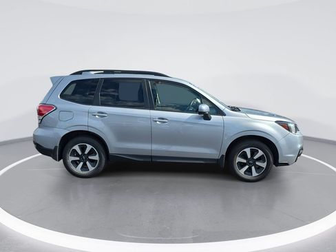 Used 2018 Subaru Forester 2.5i Premium AWD/4WD image 2