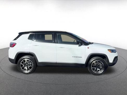 Used 2025 Jeep Compass Trailhawk image 11