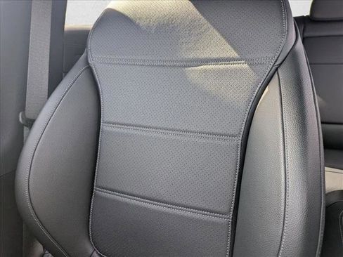 Used 2023 Mercedes-Benz GLC 300 4MATIC image 15