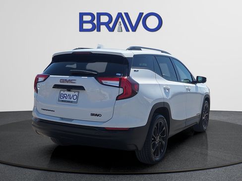 Used 2023 GMC Terrain SLT w/ Elevation Edition FWD image 4