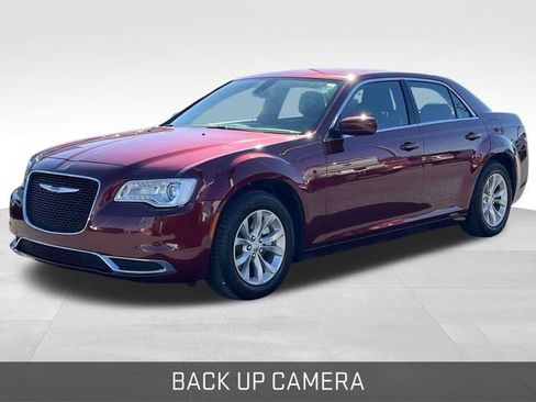 Used 2022 Chrysler 300 Touring image 3