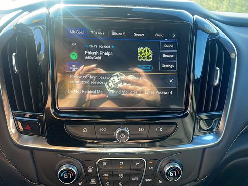 Used 2023 Chevrolet Traverse LT image 17