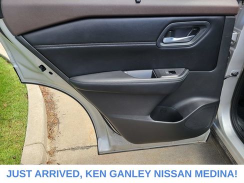 Certified 2023 Nissan Rogue SV w/ SV Premium B Package AWD/4WD image 17