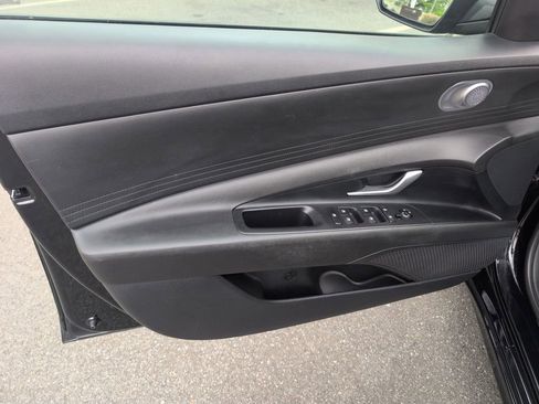 Certified 2023 Hyundai Elantra SE FWD image 11