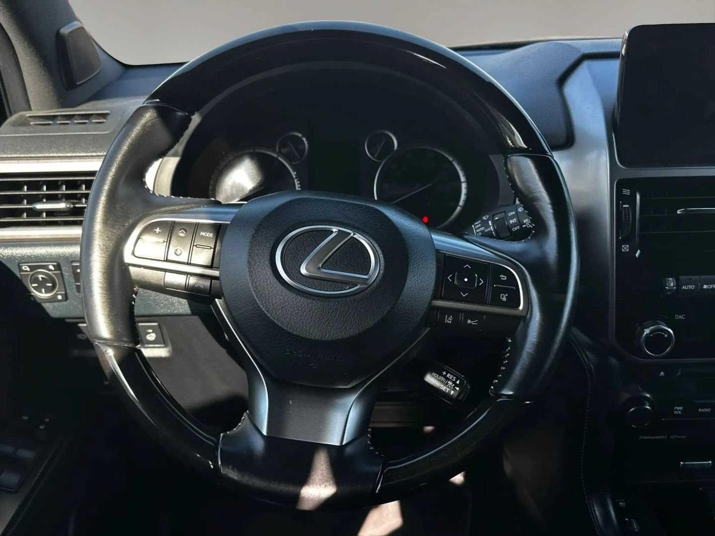 Used 2023 Lexus GX 460 Premium w/ Accessory Package AWD/4WD image 27