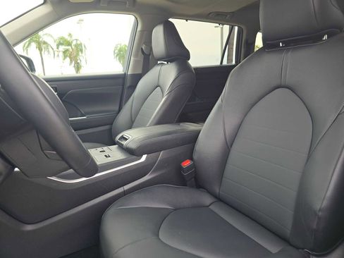 Certified 2025 Toyota Highlander XLE FWD image 23
