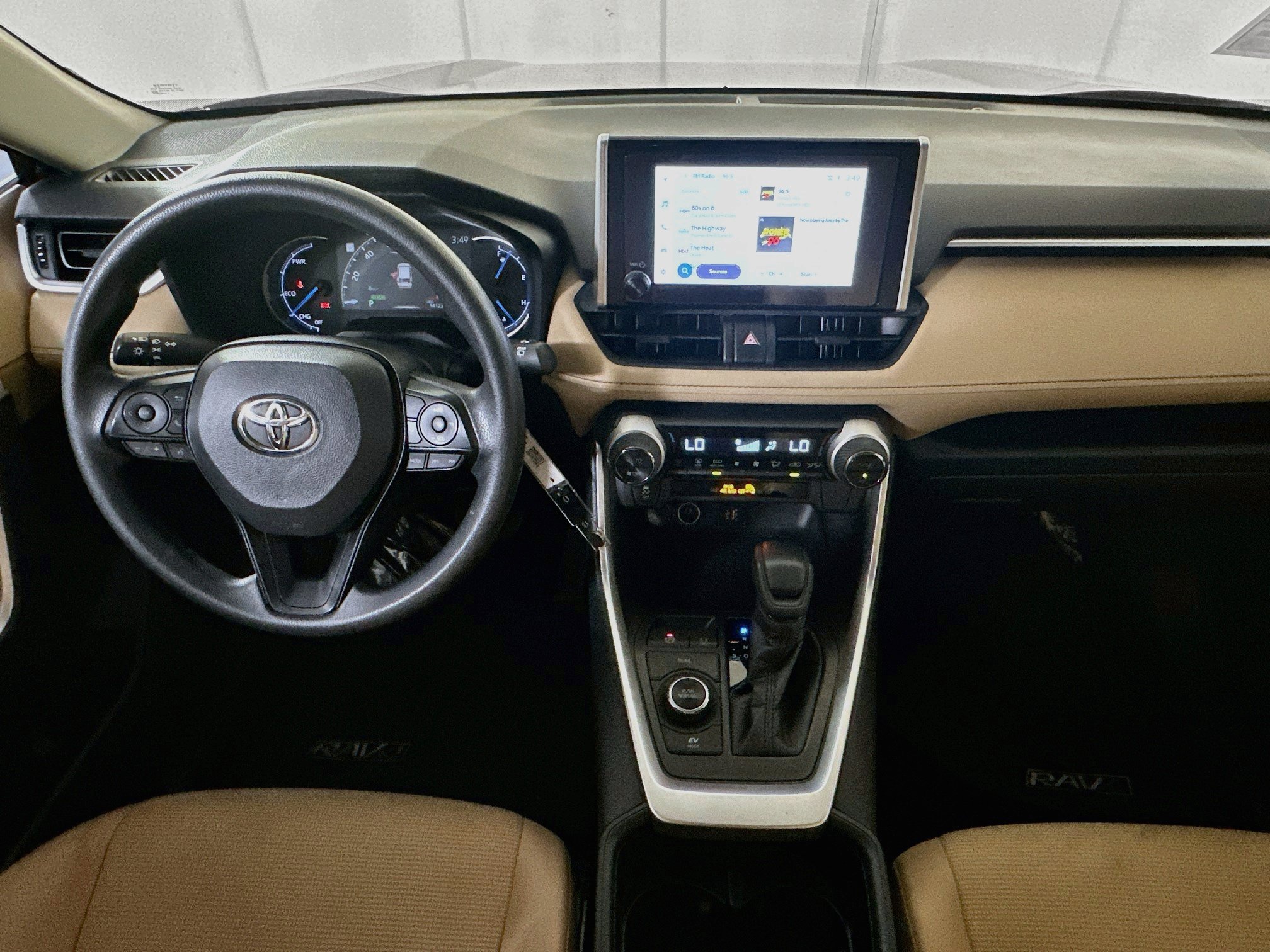 Used 2025 Toyota RAV4 LE AWD/4WD image 29