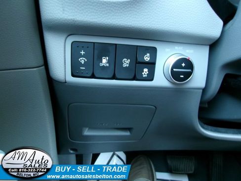 Used 2017 Kia Soul EV + w/ Sun & Fun Package FWD image 13