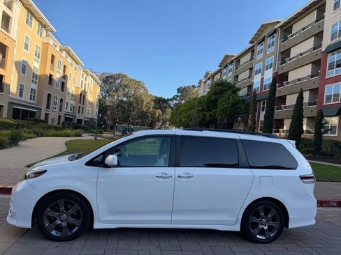 Used 2015 Toyota Sienna SE Premium FWD image 7