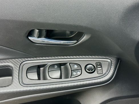 Used 2025 Nissan Versa SV FWD image 15