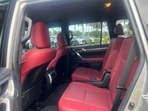 Used 2022 Lexus GX 460 Premium w/ Accessory Package AWD/4WD image 11