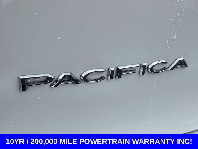Used 2024 Chrysler Pacifica Touring-L FWD image 13