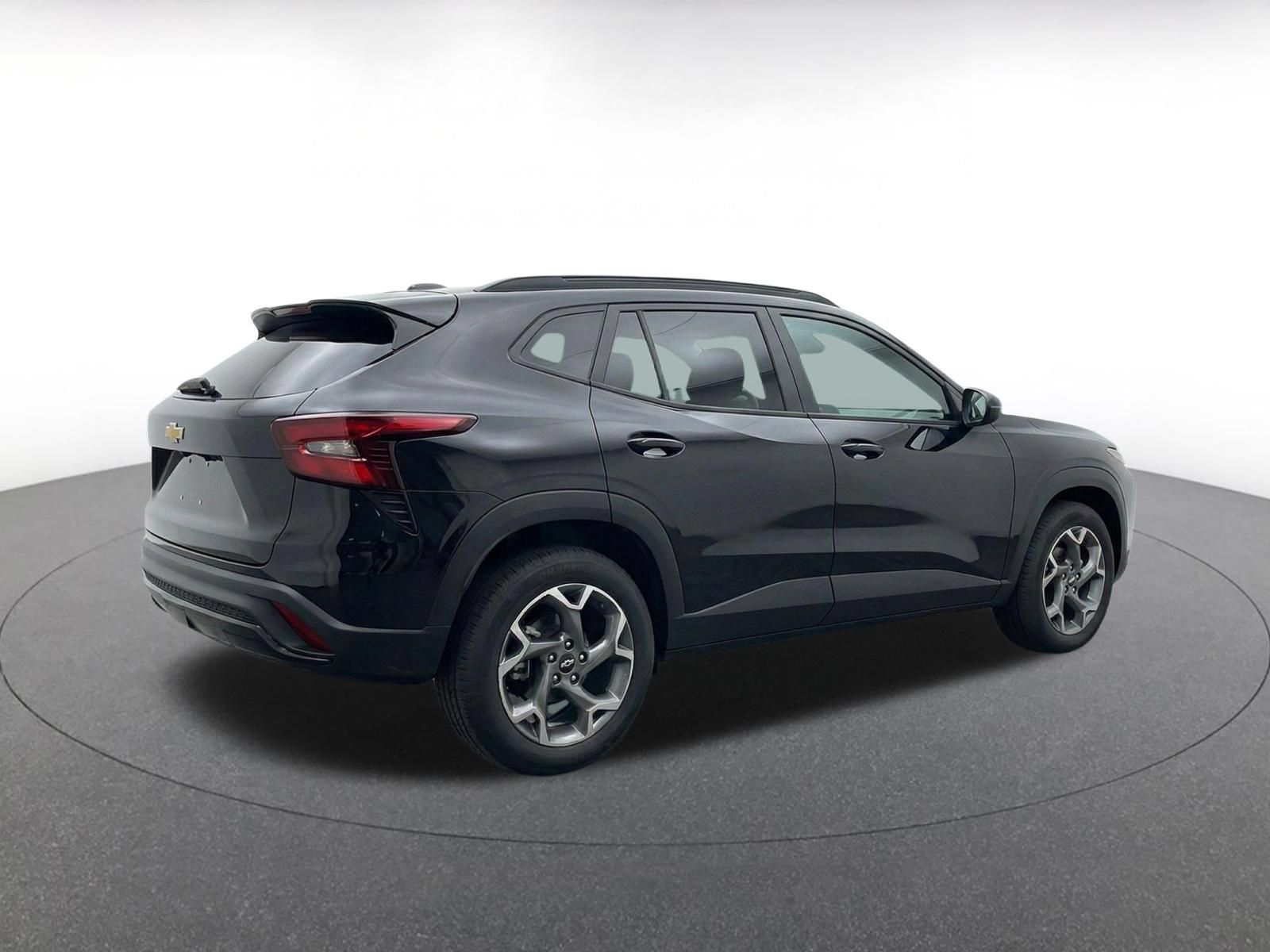 Used 2025 Chevrolet Trax LT FWD image 8