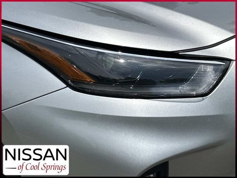 Used 2021 Toyota Highlander XLE FWD image 10