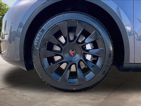Used 2023 Tesla Model Y 2WD image 29