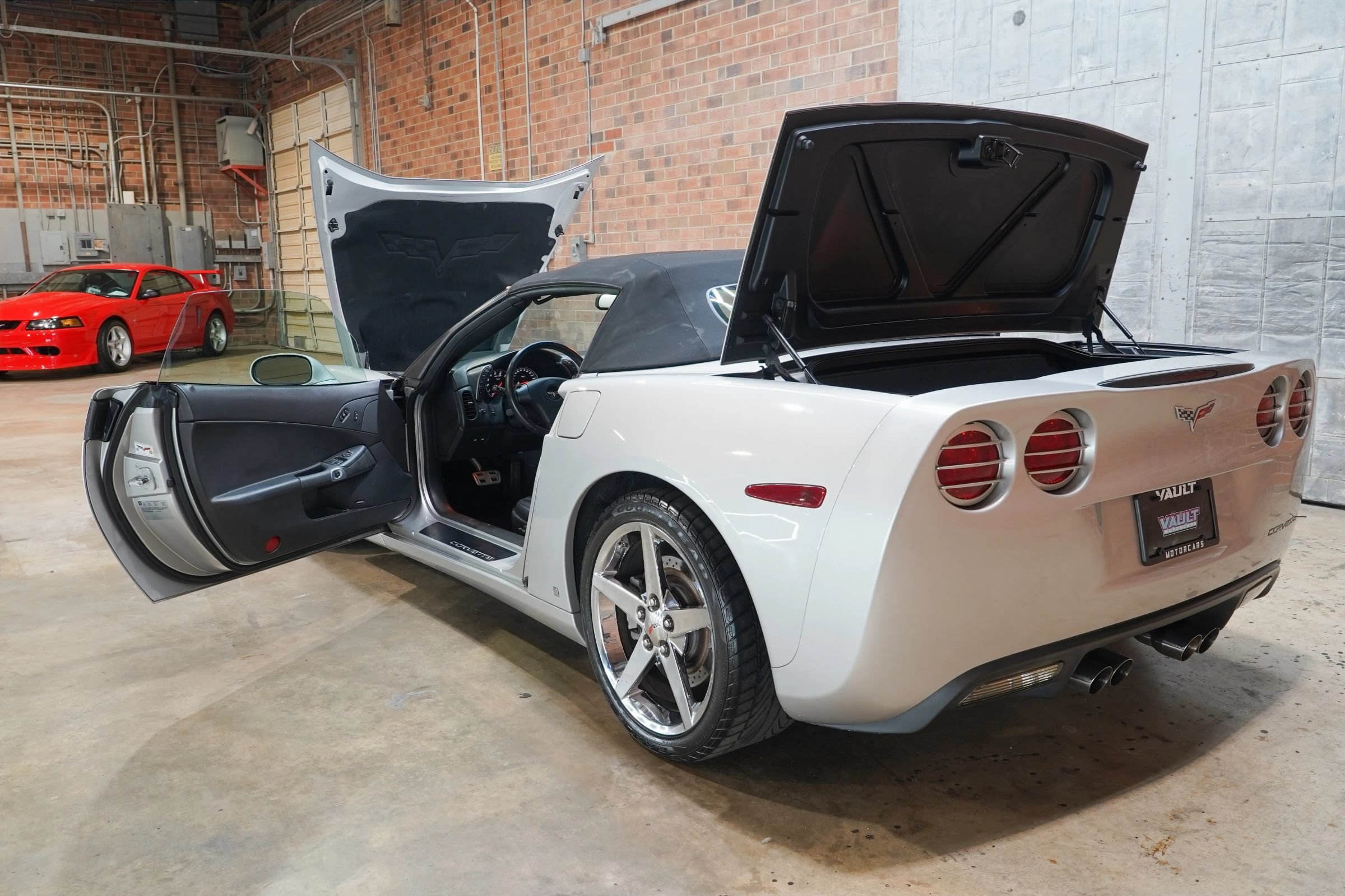 Used 2006 Chevrolet Corvette Coupe w/ Preferred Equipment Group RWD image 27