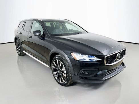 New 2026 Volvo V60 B5 Cross Country Ultra w/ Climate Package AWD/4WD image 3