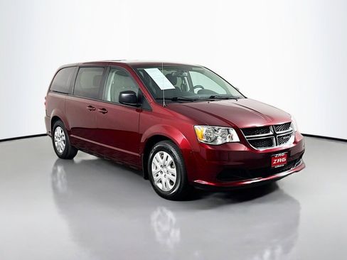 Used 2018 Dodge Grand Caravan SE w/ UConnect Hands-Free Group image 7