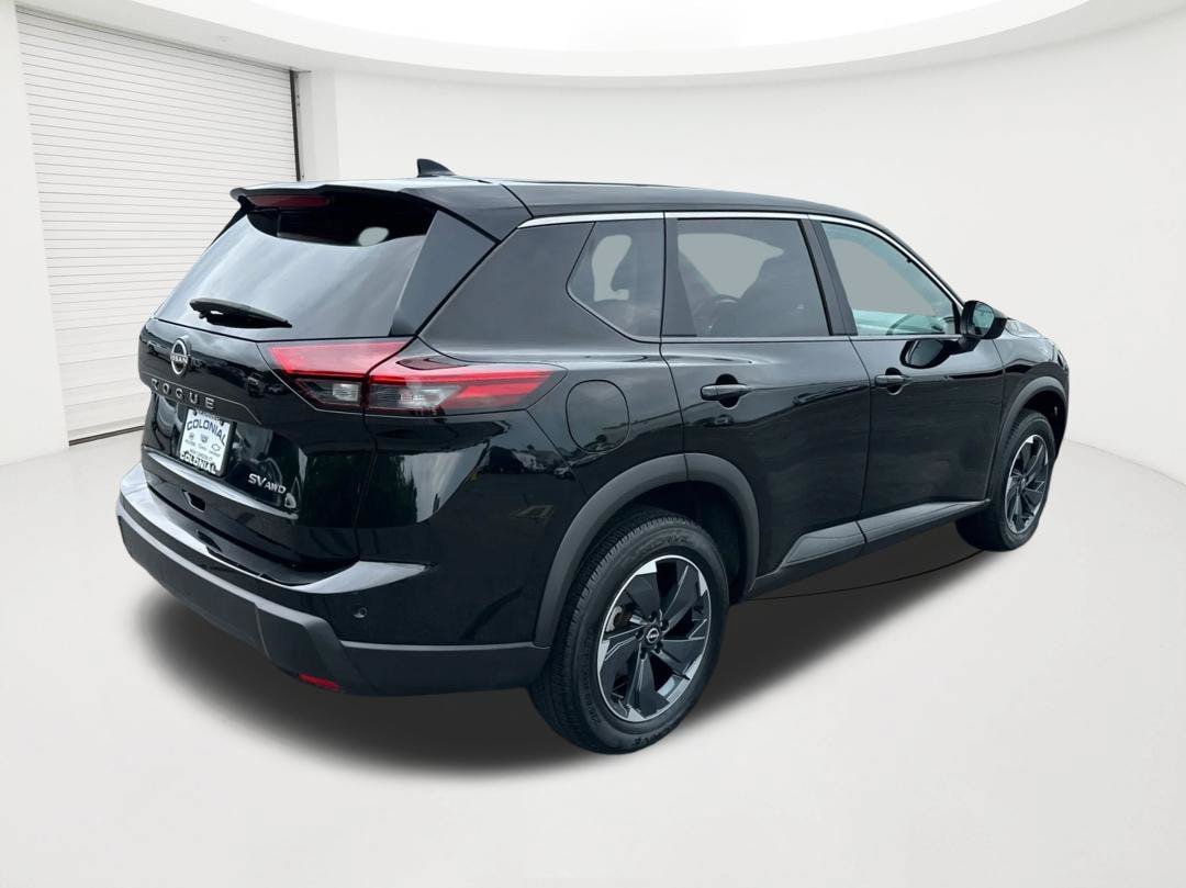Used 2024 Nissan Rogue SV AWD/4WD image 5