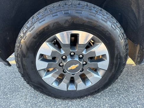 Used 2024 Chevrolet Silverado 2500 Custom w/ Z71 Off-Road Package image 30