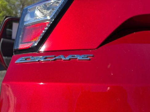Used 2018 Ford Escape Titanium w/ Ford Safe & Smart Package AWD/4WD image 16