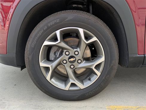 Used 2025 Chevrolet Trax LT w/ LT Convenience Package image 31