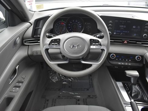 Used 2023 Hyundai Elantra SEL image 13