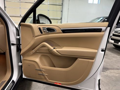 Used 2013 Porsche Cayenne Diesel AWD/4WD image 29