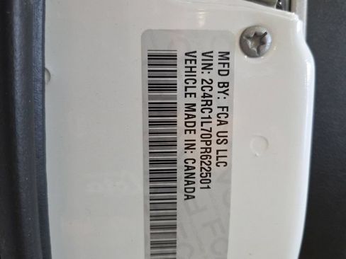 Used 2023 Chrysler Pacifica Touring-L FWD image 23