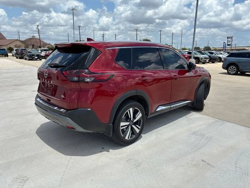 Used 2023 Nissan Rogue SL FWD image 3