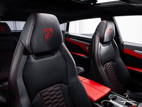 Used 2022 Lamborghini Urus AWD/4WD image 40